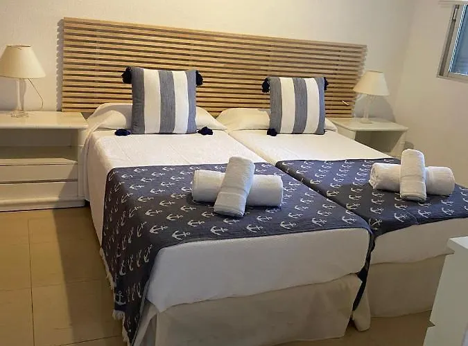 Homely Paseo Maritimo Edificio Eden Roc アパート *